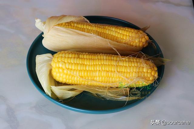 玉米怎麼蒸比較完整（玉米蒸着好吃還是水煮好吃）3