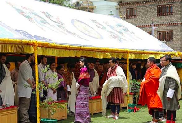 不丹國王真的有四個妻子嗎（不丹王後被國王）6