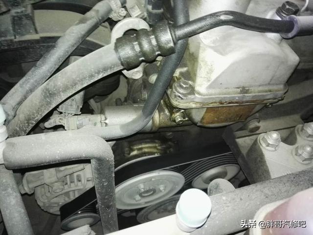 老款車如何檢查發動機漏油（二手車發動機漏油維修）2