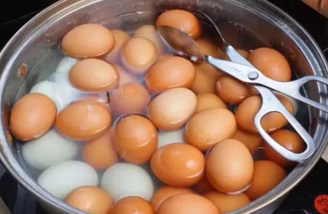 煮雞蛋不破裂的正确方法幾分鐘（煮雞蛋不能直接下鍋）5