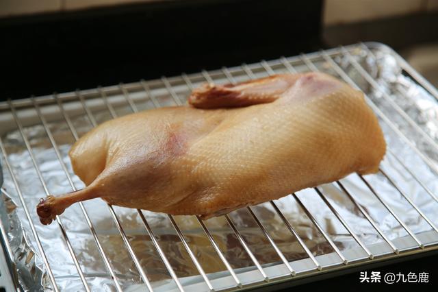 脆皮北京烤鴨的正宗做法（好吃的脆皮烤鴨原來在家也能做）5