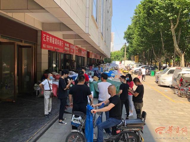 副食品店被盜（西安東市副食調料批發市場20多家商鋪被撬鎖）5