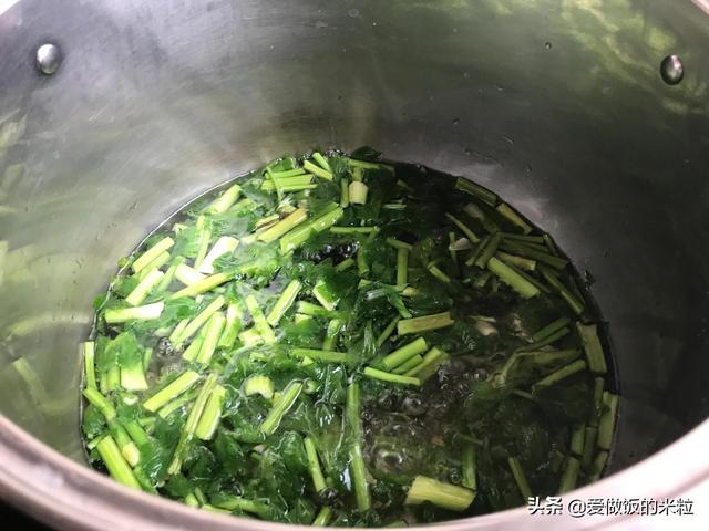 芹菜葉和什麼拌着做涼菜最好吃（适合夏季的家常菜涼拌芹菜）4