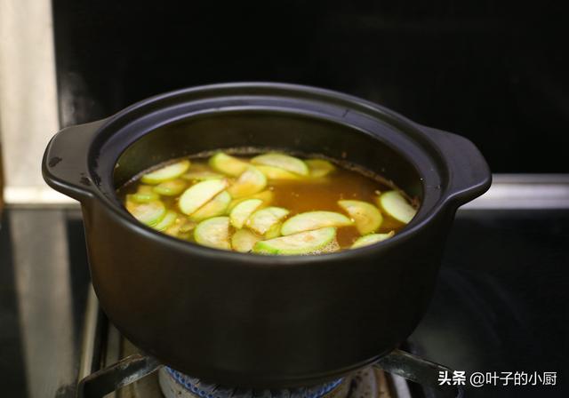 鮮嫩多汁的肉丸子湯（最美味肉丸湯不打水）(15)