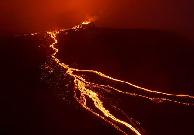 冰島火山噴發幾天了（他鏡頭下的燃燒的冰島火山）7