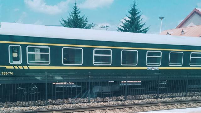 鐵路列車為啥是綠色（為何普通列車取消多個顔色）3