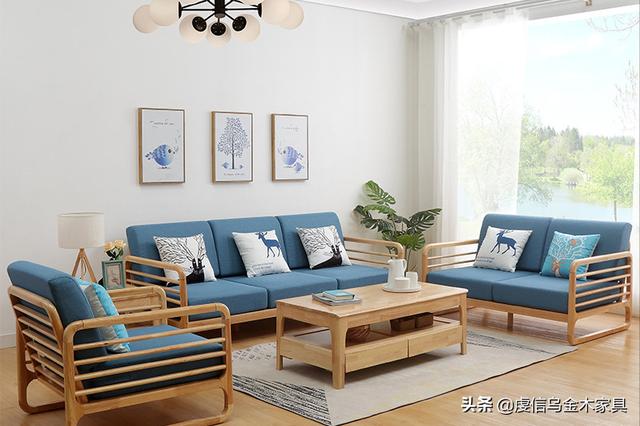 小客廳的實木沙發怎麼選（作為家具必不可少的沙發）6