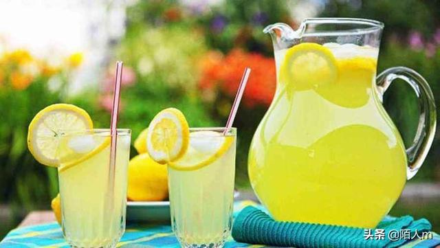 自制檸檬水可以用熱水沖泡嗎（切忌用開水直接泡）1