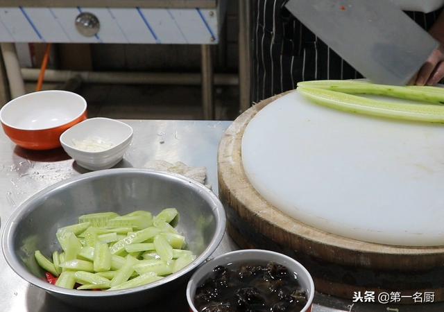 黃瓜炒木耳肉片的做法大全家常（青瓜炒木耳怎麼做好吃）7