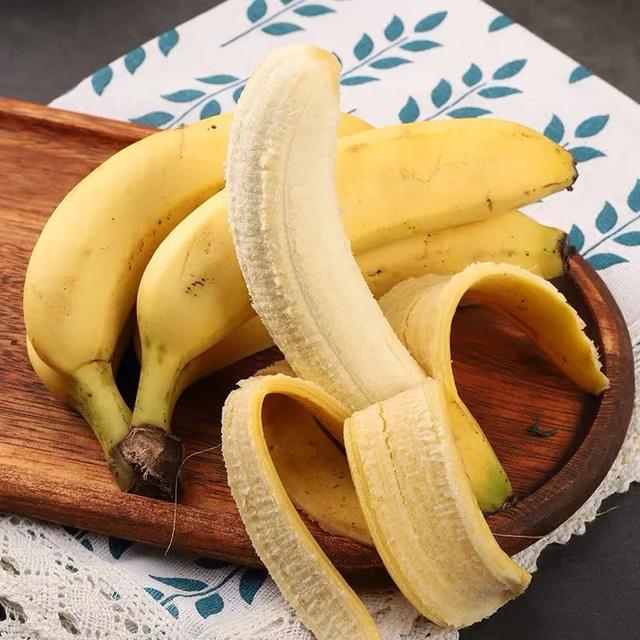 香蕉皮是怎麼用來養花的（香蕉皮是個好東西）1
