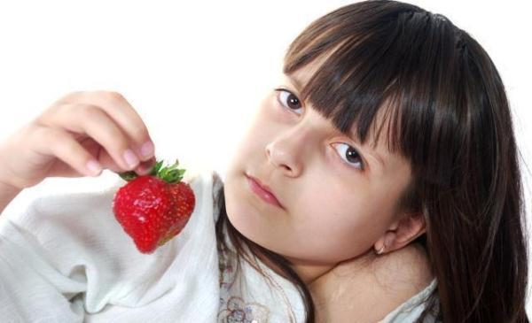 小孩可以吃三種草莓（草莓為什麼不能給孩子吃）2