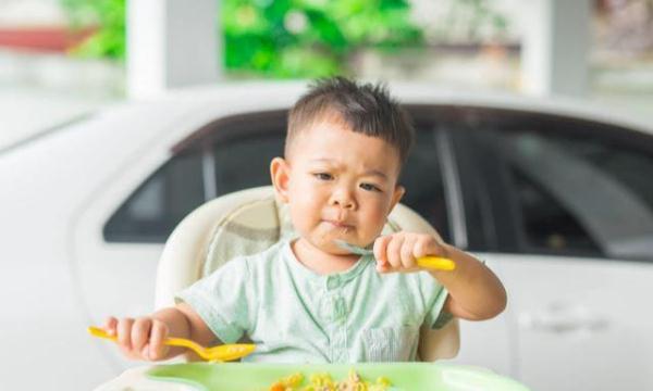 1歲半的寶寶隻吃流食怎麼辦（3歲寶寶隻會吃流食）3