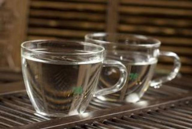 怎麼洗透明水杯比較幹淨