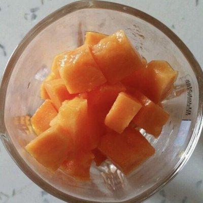 桃膠木瓜炖牛奶的正确做法（木瓜桃膠炖牛奶這樣做）4
