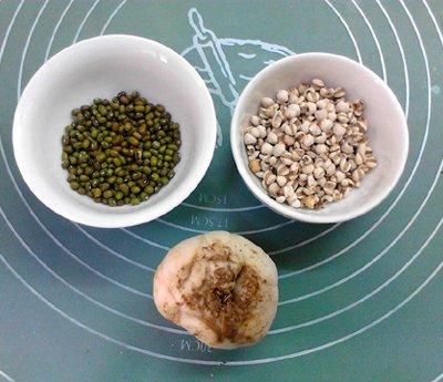 綠豆薏米百合湯做法（廚房有維達潔淨超省心）2