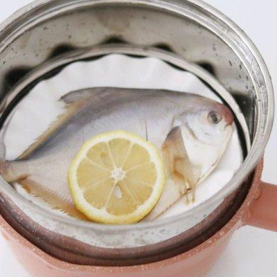 小銀鲳魚的做法清蒸（小白都能學會的清蒸檸香銀鲳魚）8