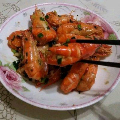胡椒羅氏蝦的做法（美味滿分的豉油皇蒜香羅氏蝦）5