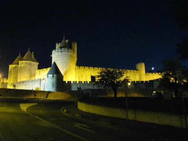 歐洲最奢華的城堡莊園（歐洲最大的城堡）6
