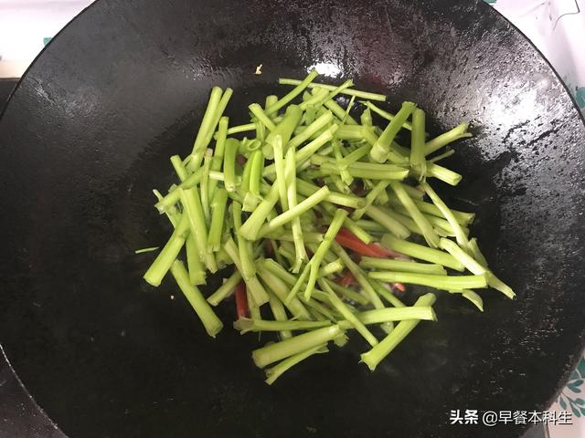 空心菜炒腐乳的做法竅門（這樣炒翠綠不發黑）5
