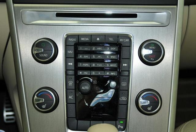 沃爾沃xc60選豪華還是動感（同級别中安全性最佳的進口SUV）8