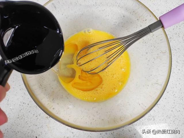 怎麼用面粉做蛋卷冷了就能香脆（想吃蛋卷不用買）7