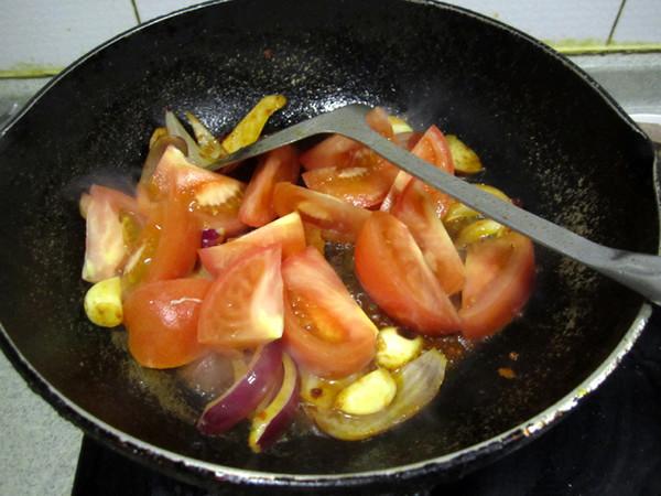 牛腩西紅柿炖蘿蔔做法（簡單的西紅柿牛肉炖蘿蔔做法）4