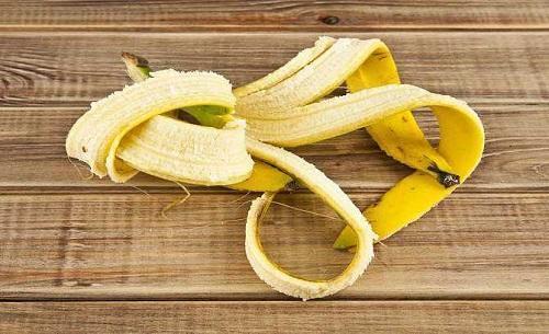 香蕉皮泡水澆花的正确施肥方法（香蕉皮再利用陽台曬曬成）3