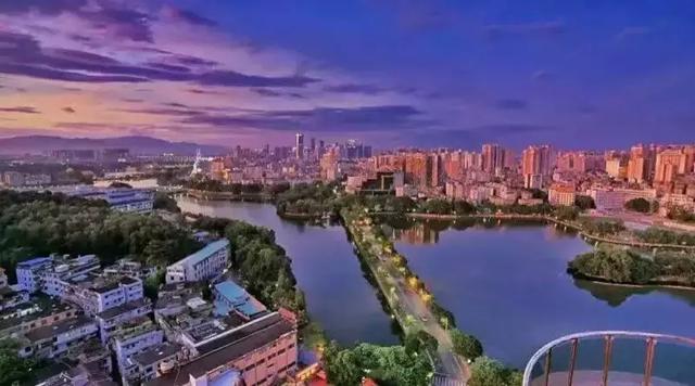 惠州佳兆業城市展示中心（比華貿佳兆業永旺加起來還大）1