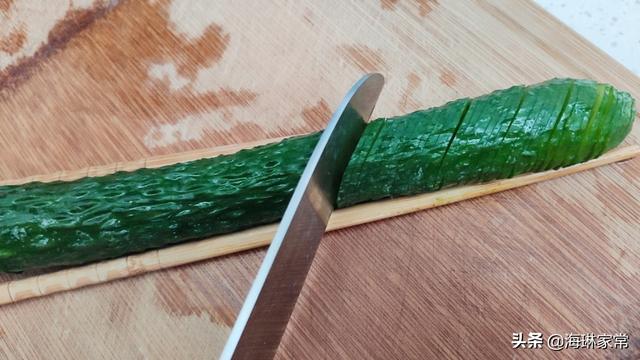 黃瓜怎麼切成片好吃又好看（黃瓜這樣切太漂亮了）3