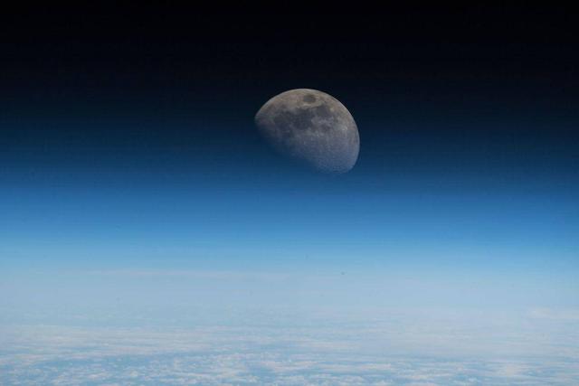 為什麼月球比其他星球大（月亮地球的近鄰）5