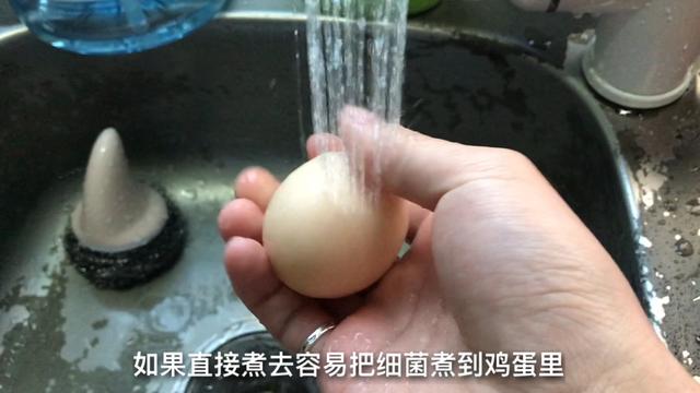 怎麼煮雞蛋雞蛋不裂口（水煮雞蛋我隻服這個訣竅）4
