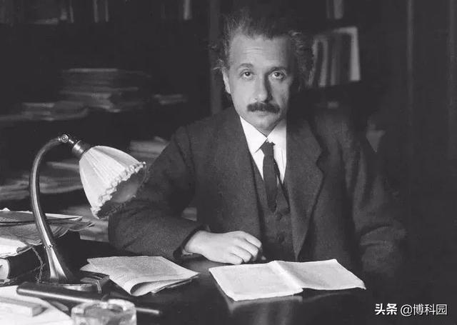 愛因斯坦量子力學到底是什麼（在量子力學和天文學中）1