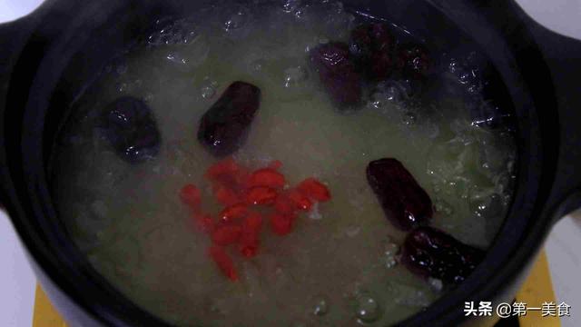 紅棗銀耳羹沖泡可以用冷水嗎（做紅棗銀耳羹用開水煮還是用涼水）4