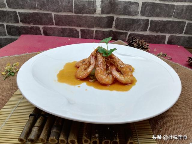 大油焖大蝦最好吃的做法（經典魯菜油焖大蝦的地道做法）2