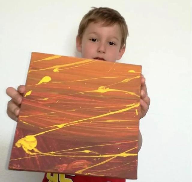 自閉症的兒童會畫哪些畫（自閉症小男孩通過自學畫畫）6
