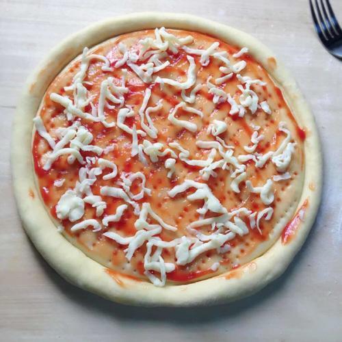 番茄奶酪披薩的配方（美食分享番茄奶酪披薩）11