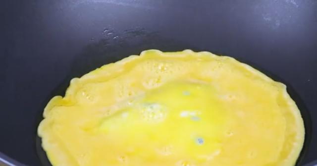 莴筍最好吃的六種莴筍炒雞蛋做法（1根莴筍3個雞蛋這樣做）4