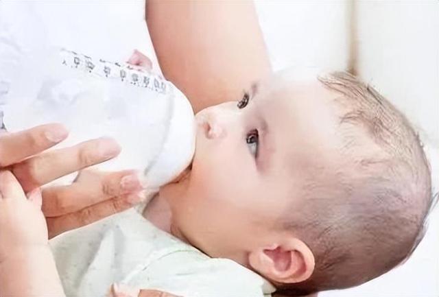 新生兒幾個月喝奶粉好（新生兒喂養幹貨）5