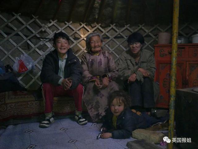 沙漠探險家的真實故事（日本著名探險家偶遇6歲蒙古小女孩）46