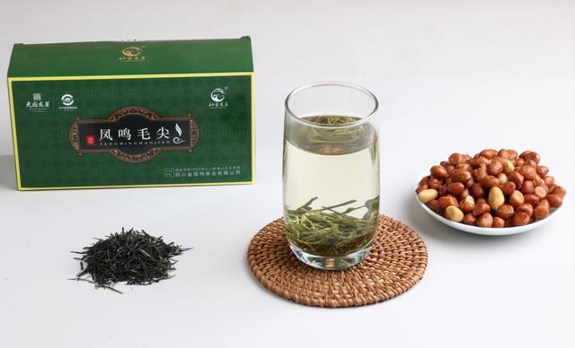 沖泡綠茶一般用多少度的水來沖泡（綠茶沖泡真的忌諱先放茶葉後加水嗎）7