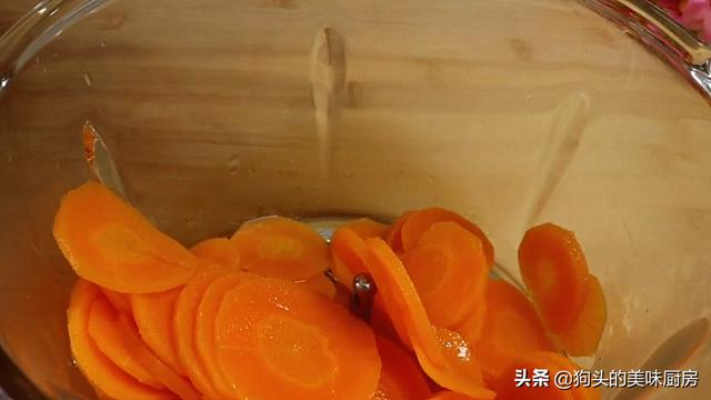 西蘭花胡蘿蔔做輔食搭配（夏天的胡蘿蔔就這樣吃）8