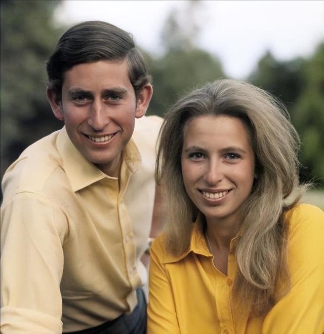 查爾斯和戴安娜生活了幾年（1984年哈裡王子出生）10