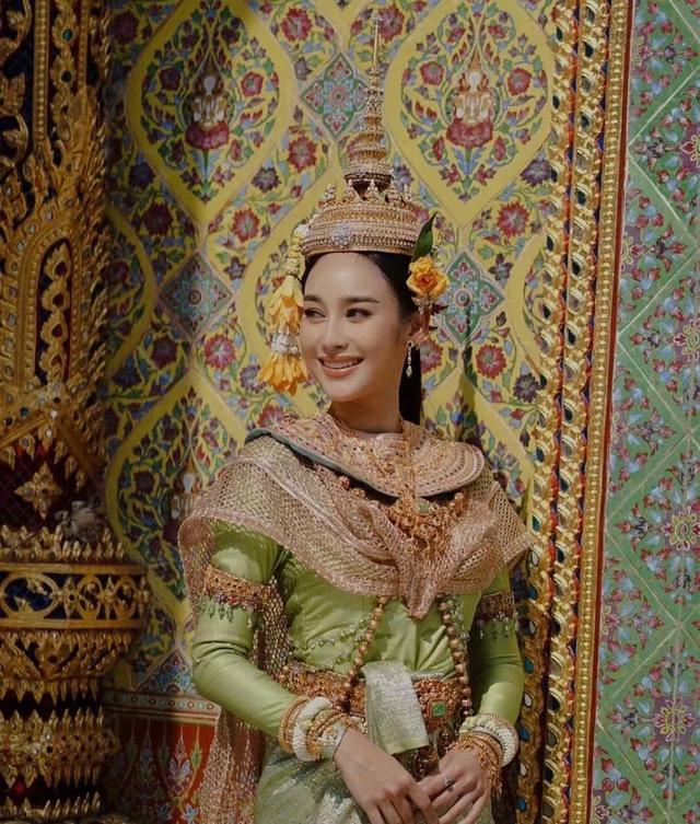 泰國皇後服裝為什麼這麼好看（泰國今年的宋幹女神）10