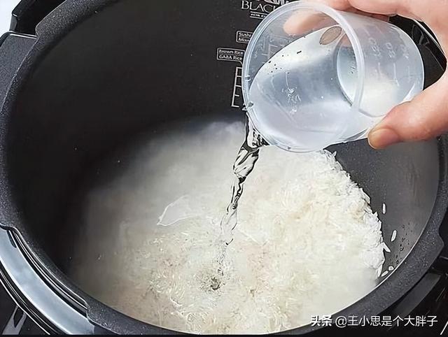 蒸米飯怎麼快速檢驗水和米比例（蒸米飯隻添水就錯了）5