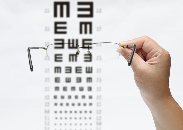 近視眼戴眼鏡可以報考公務員嗎（2022年近視能考公務員嗎）2
