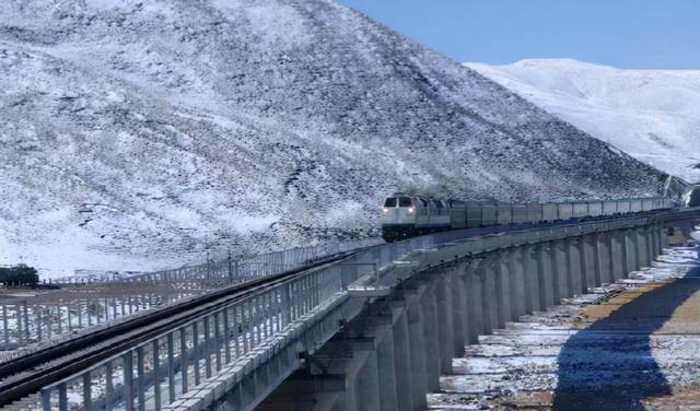 青藏鐵路是單軌還是單線（青藏鐵路是單軌）2