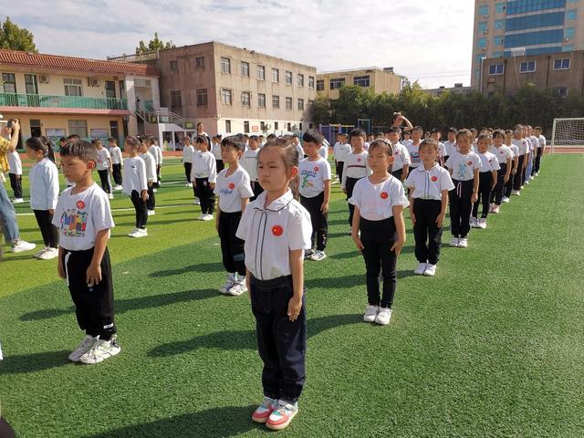國慶節小學韻律操比賽通訊稿（一年級小學生的廣播操比賽）5