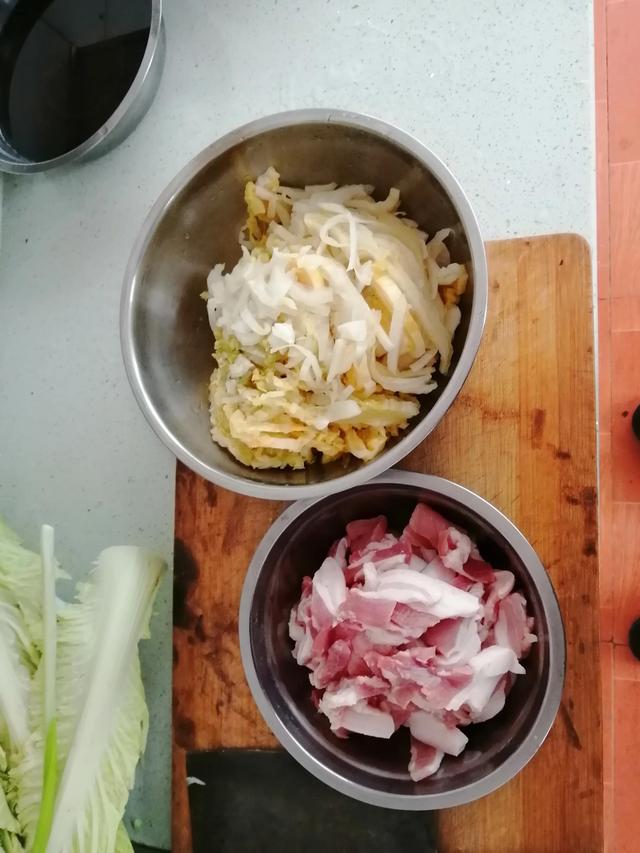 家庭版酸菜白肉一炒一煮超簡單
