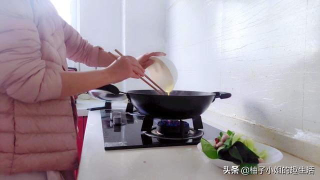 小白菜炒雞蛋最好吃的做法（小青菜炒雞蛋做法簡單）2