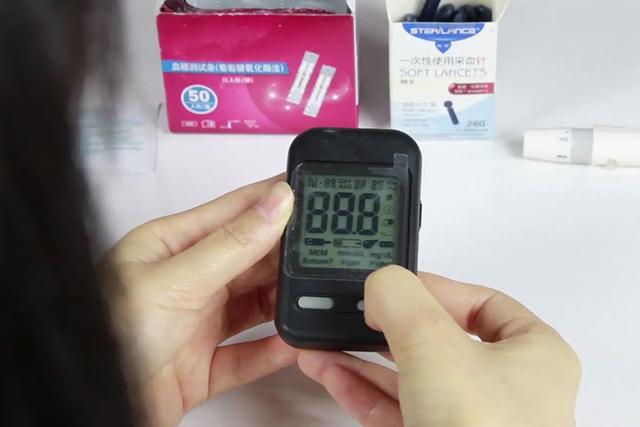 血糖儀怎麼校準和使用方法（血糖儀日常測量怎麼使用）1